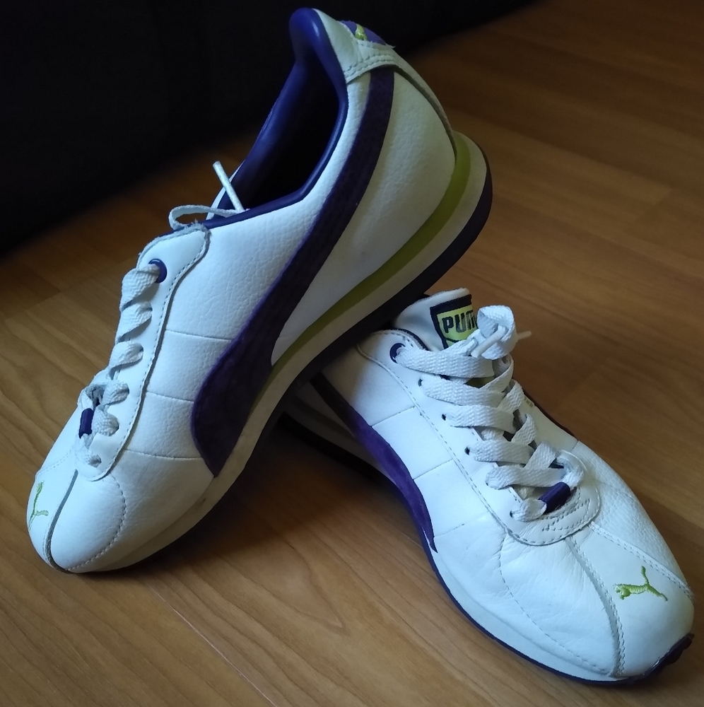 Puma classic leather sneakers, size 6